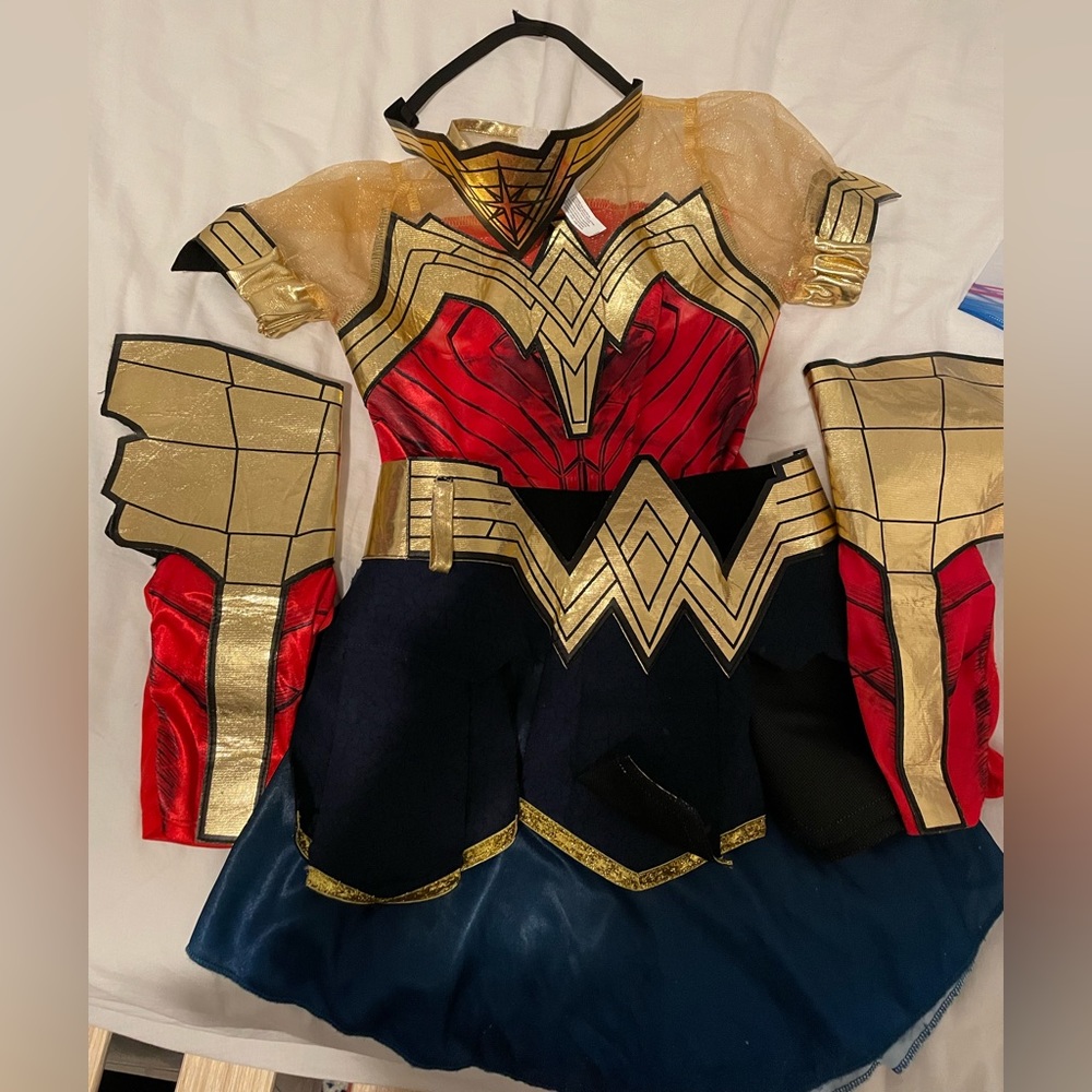 Used Wonder Woman costume for 5-6 years old